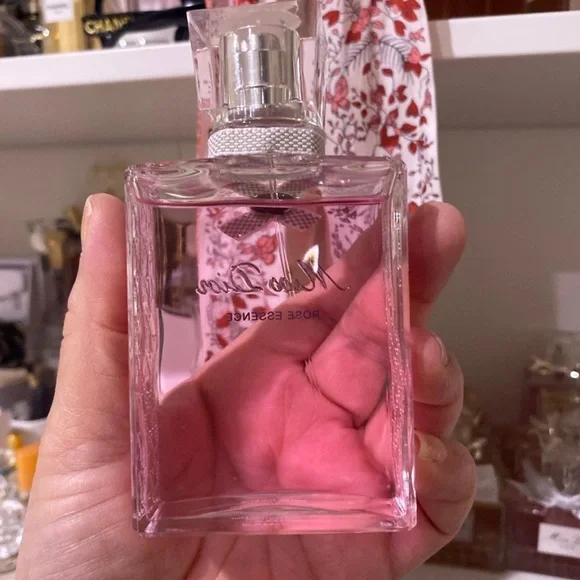 Miss Dior ROSE ESSENCE-Exclusive
